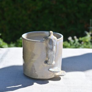 contreterre adam céramique pot en grès bleu avec personnage Le Rêveur